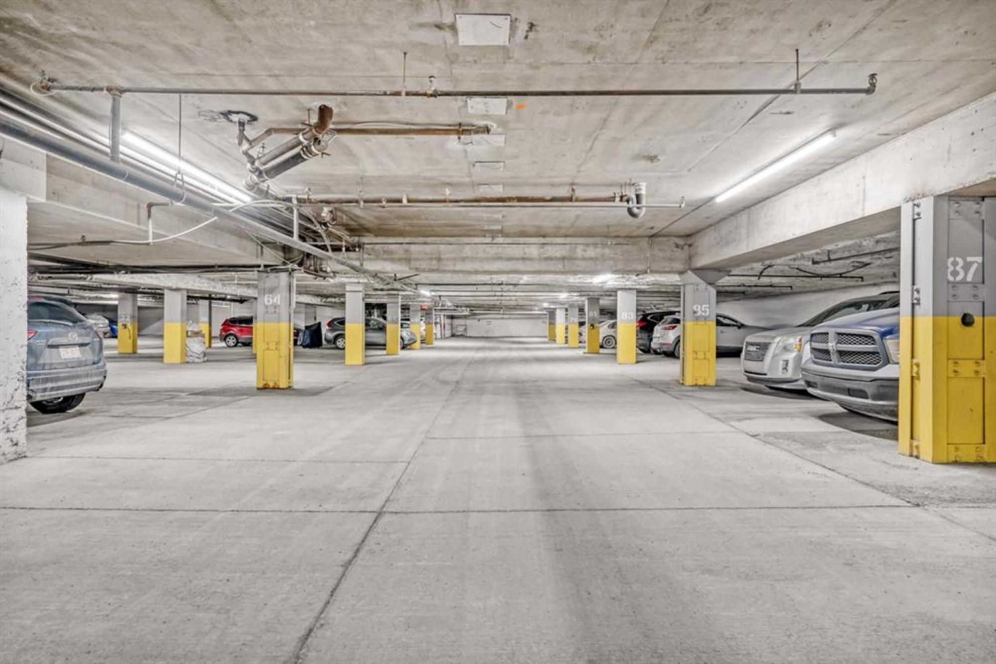 Apartment Spacious Floor At Stampede W Free Parking And Ac Calgary